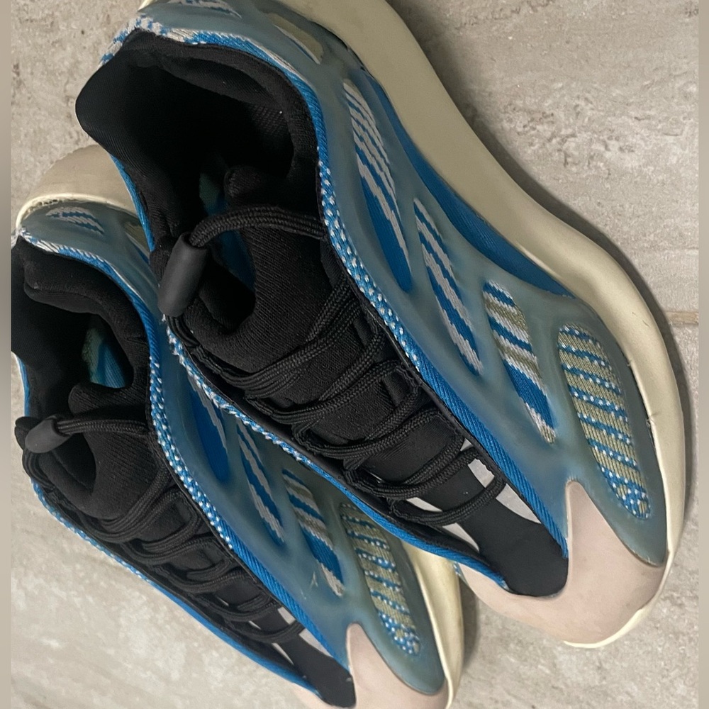 Yezzy 700 V3’ Arzareth’